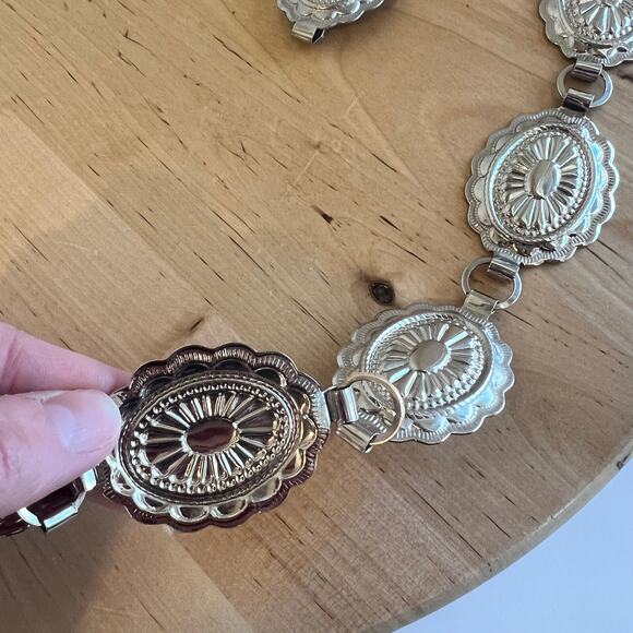 Western Vintage 90s Silver Concho Chain Link Belt Size Medium - Picture 6 of 10